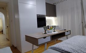 Neoclassical Apartment In Kadmia
