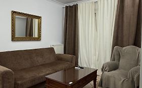 Neoclassical Apartment In Kadmia